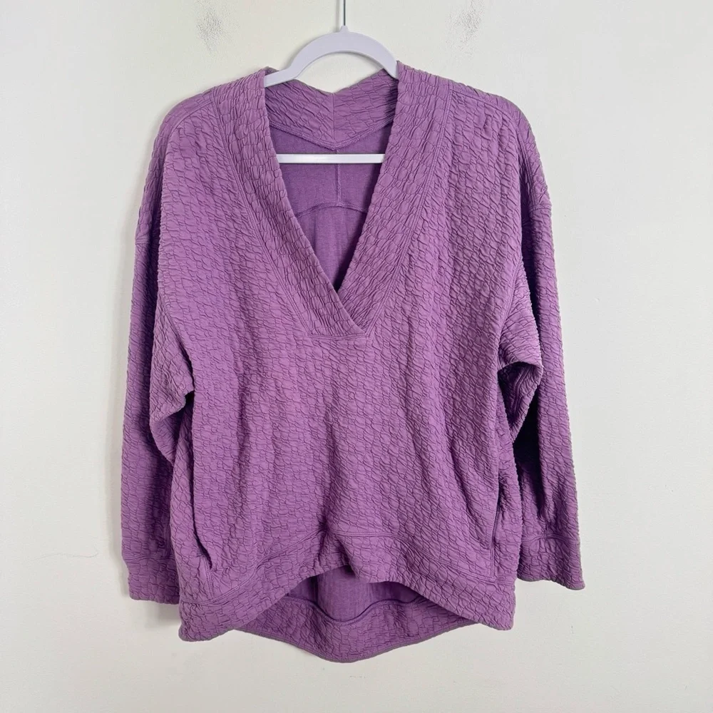 Lululemon Rippled V-Neck Pullover in Wisteria Purple SZ 4